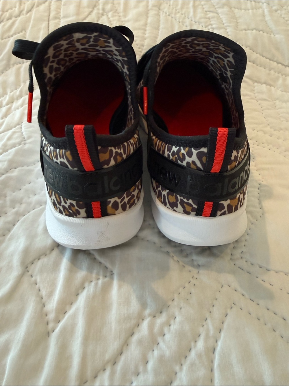 New Balance Women’s size 7 Leopard Print Sneakers with Black and Red Accents - Picture 5 of 8